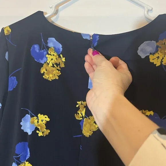 TALBOTS Women’s Midi Dress Size 8 FLORAL JERSEY TWIST FIT & FLARE Blue Stretch - Picture 8 of 12